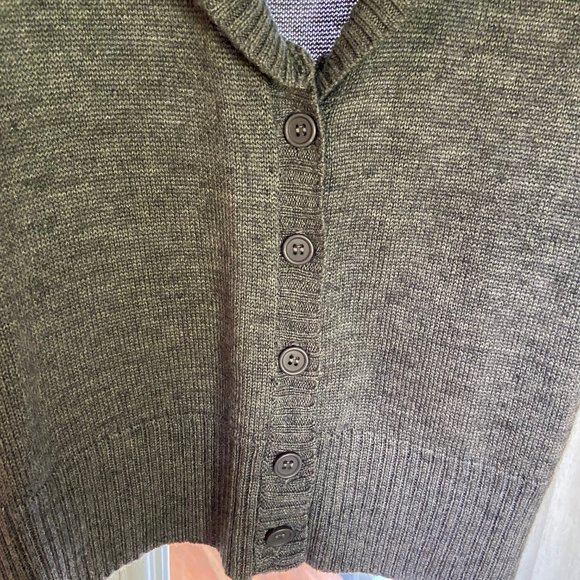 NEW Classic Sweater Vest - Picture 3 of 4